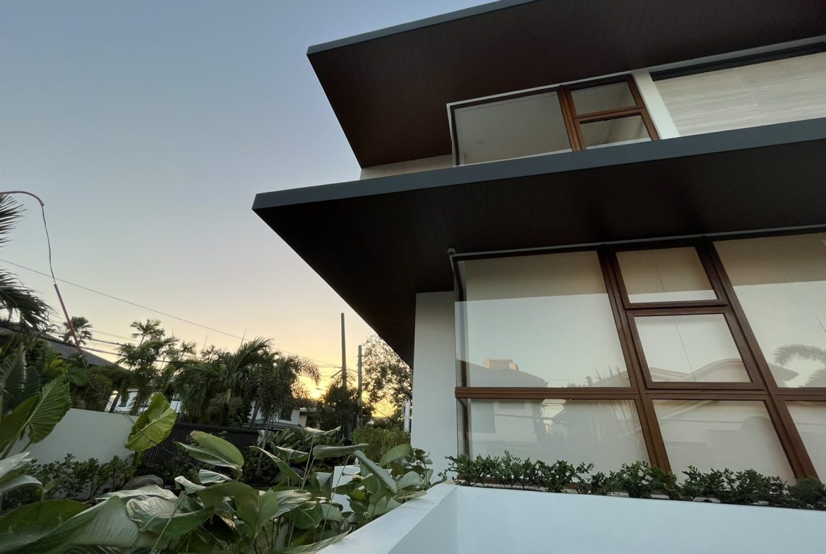 Alabang House for Sale at Ayala Alabang Village AAV Modern Tropical Corner Lot (1)